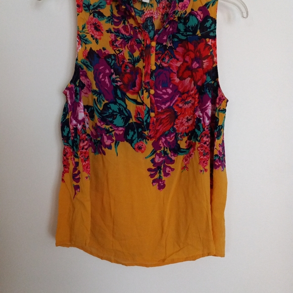 Meadow Rue by Anthropologie sleeveless button down v-neck. Gold floral S - Picture 2 of 7